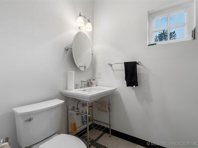 9402 E 16th St, Tulsa