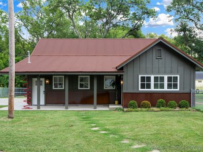 9402 E 16th St, Tulsa