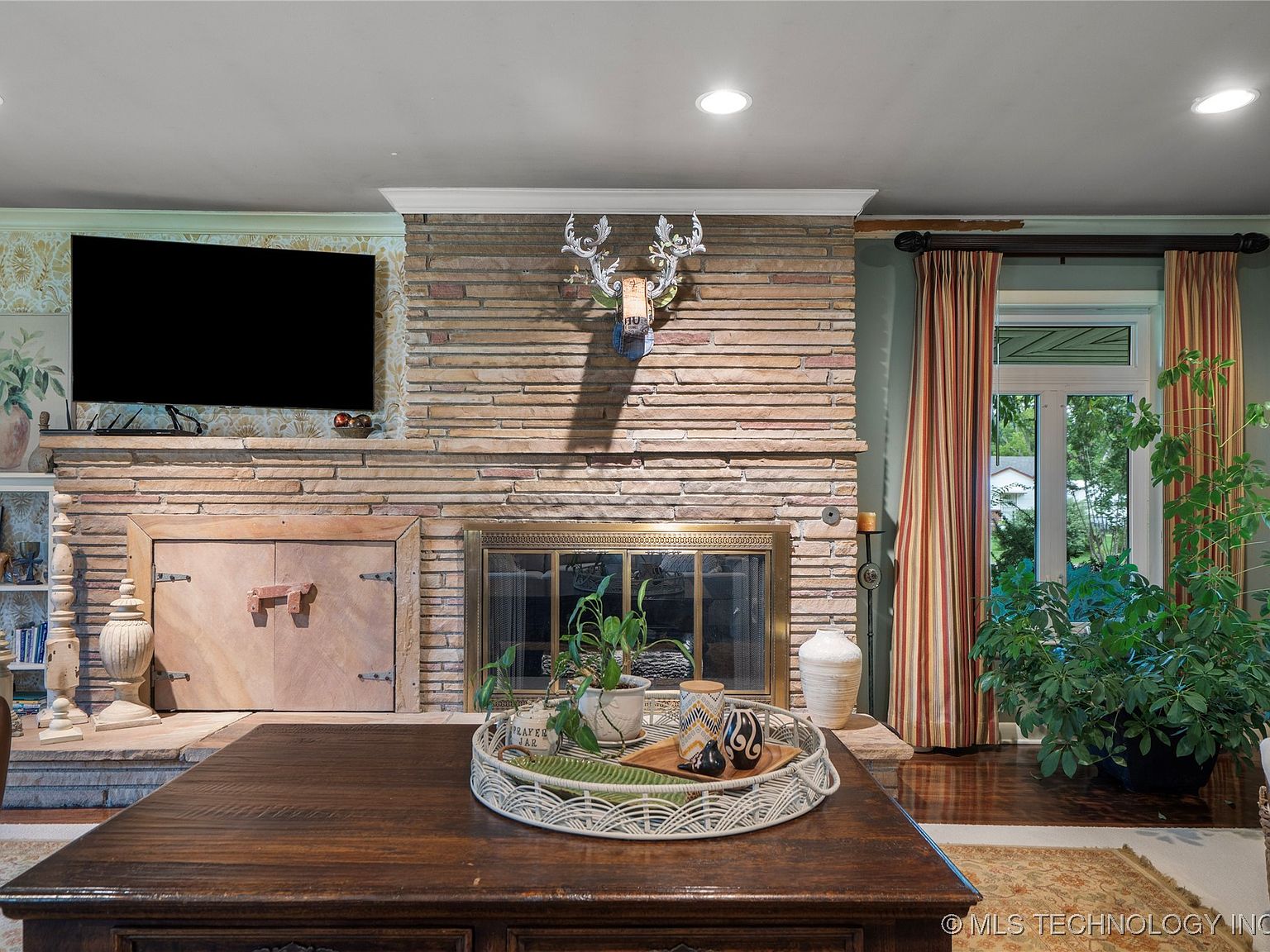 9402 E 16th St, Tulsa