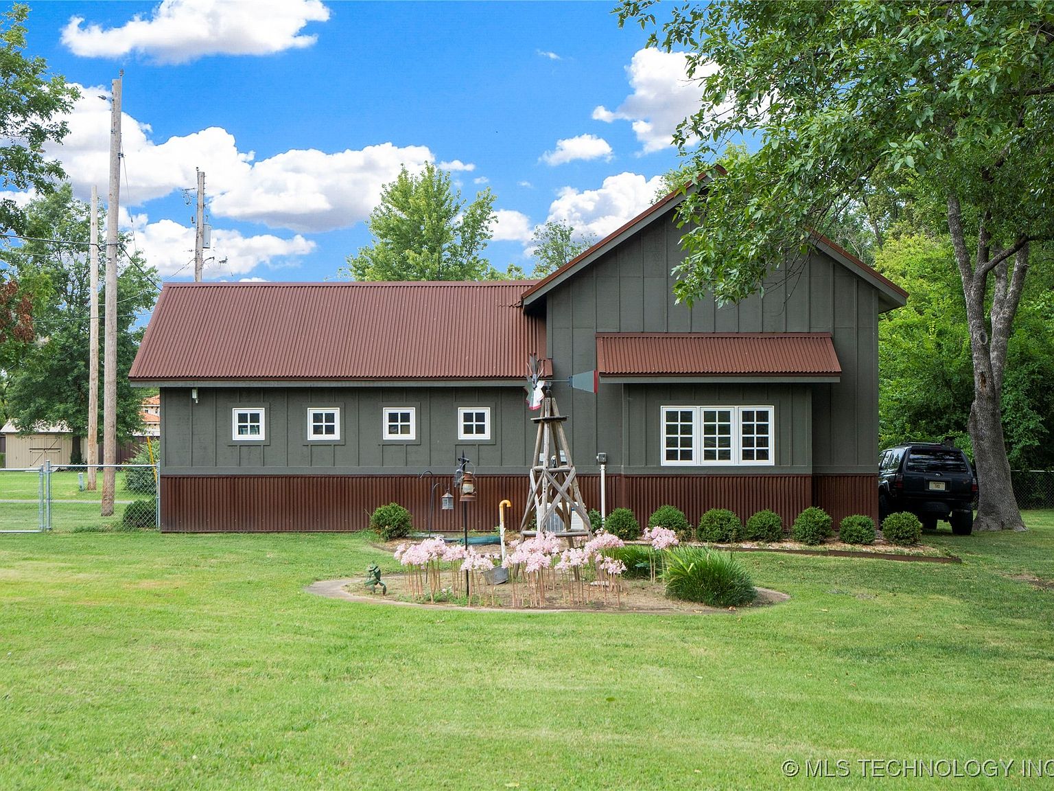 9402 E 16th St, Tulsa