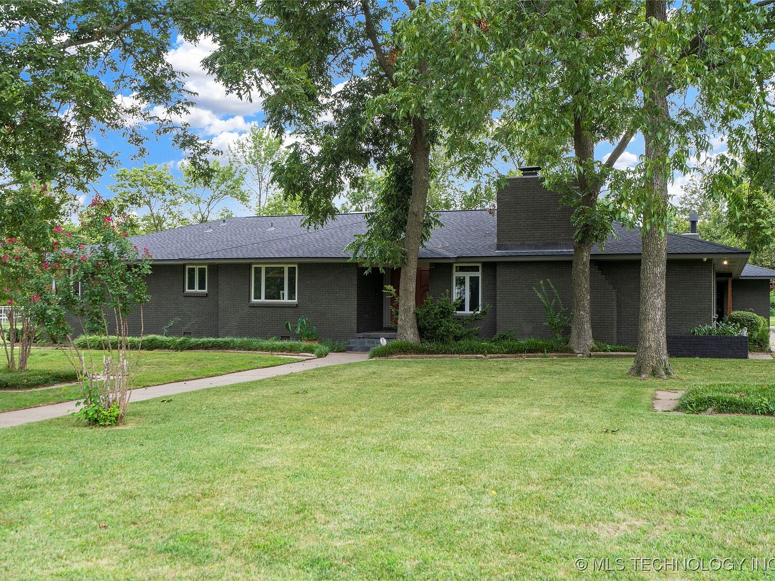 9402 E 16th St, Tulsa