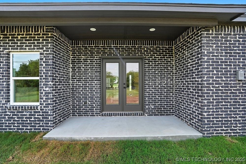 16103 E Oklahoma Pl, Tulsa