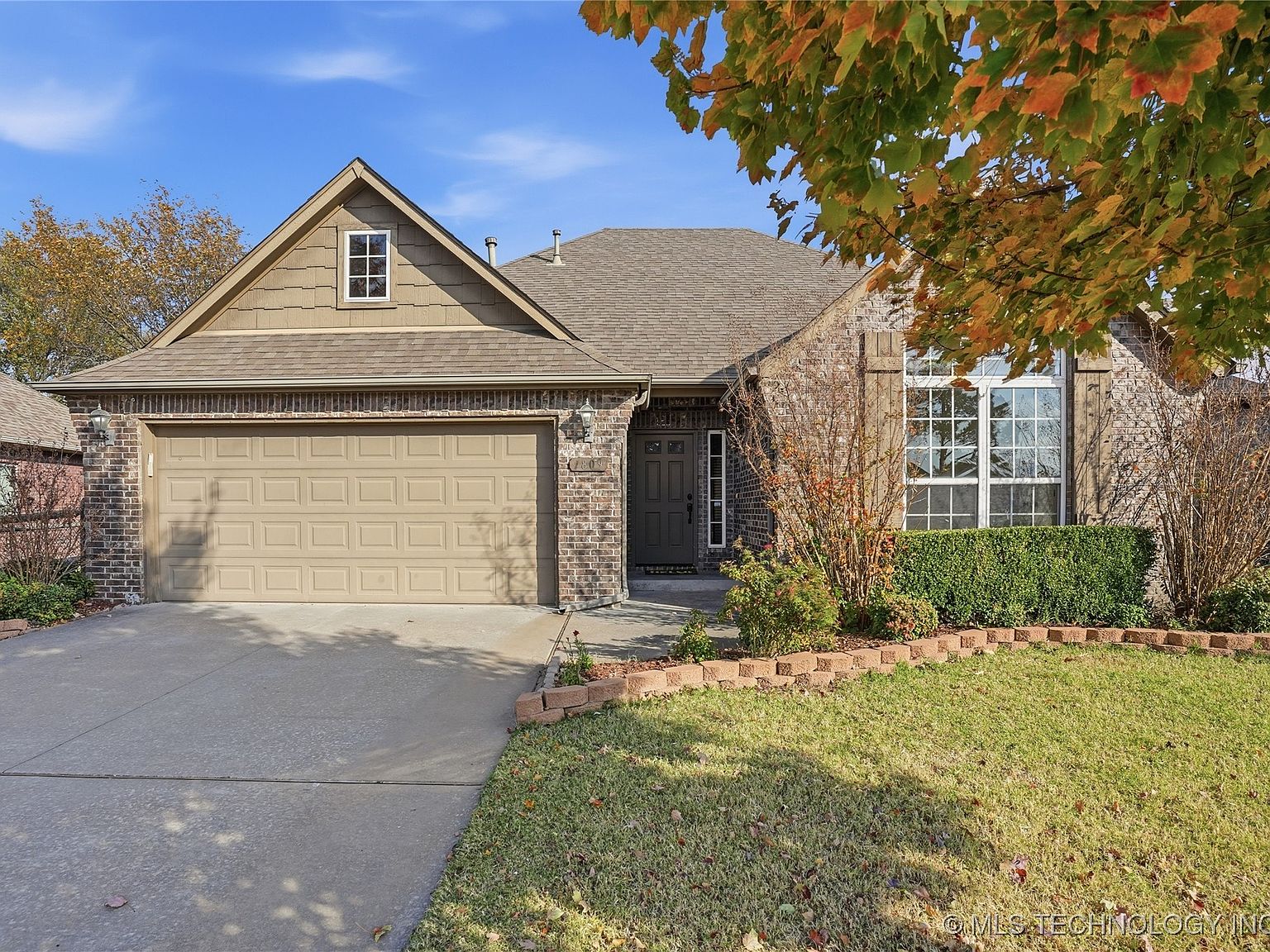 1809 W Woodbury St N, Broken Arrow