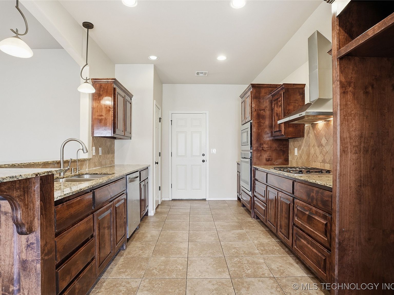 1809 W Woodbury St N, Broken Arrow