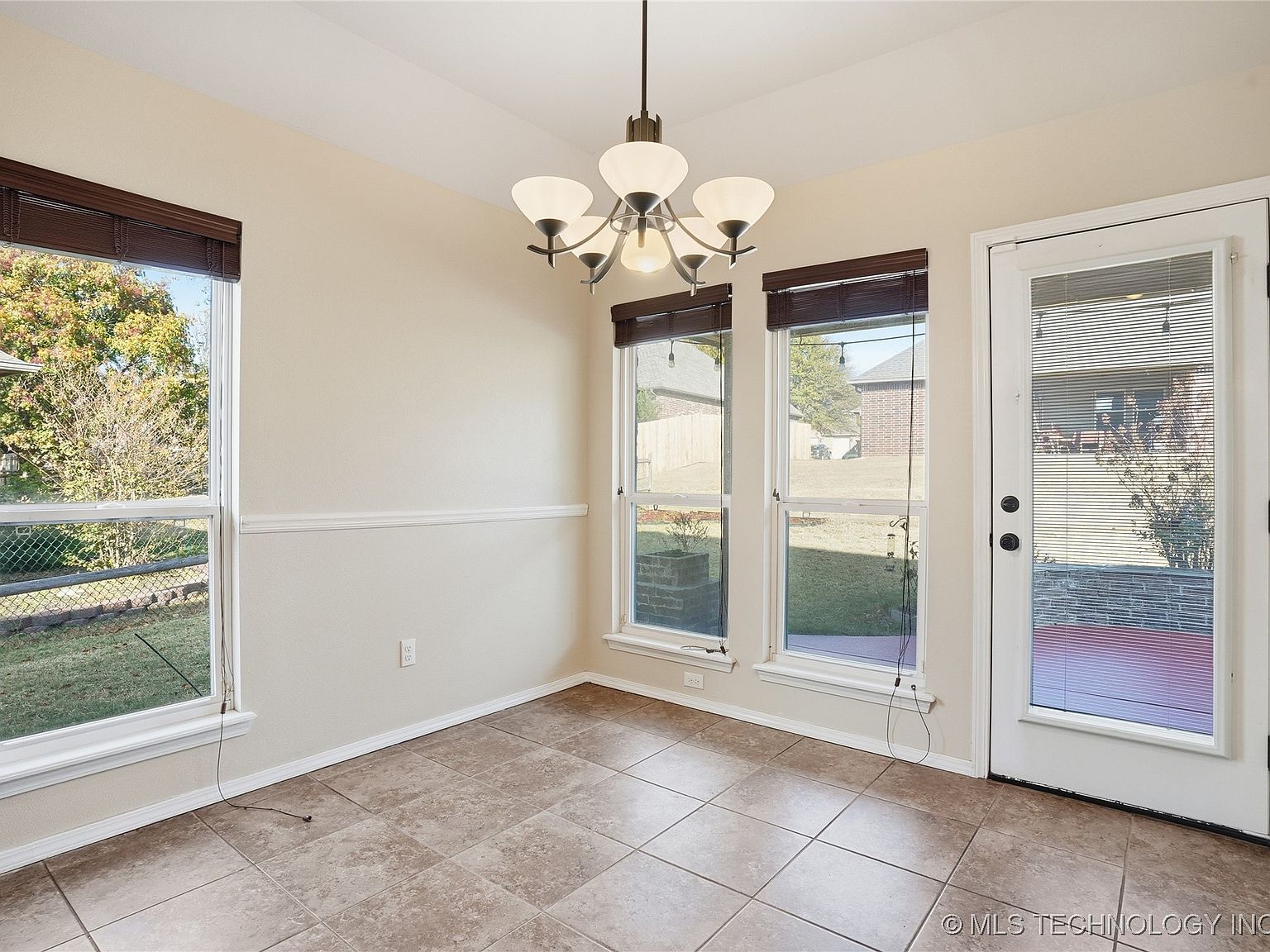 1809 W Woodbury St N, Broken Arrow