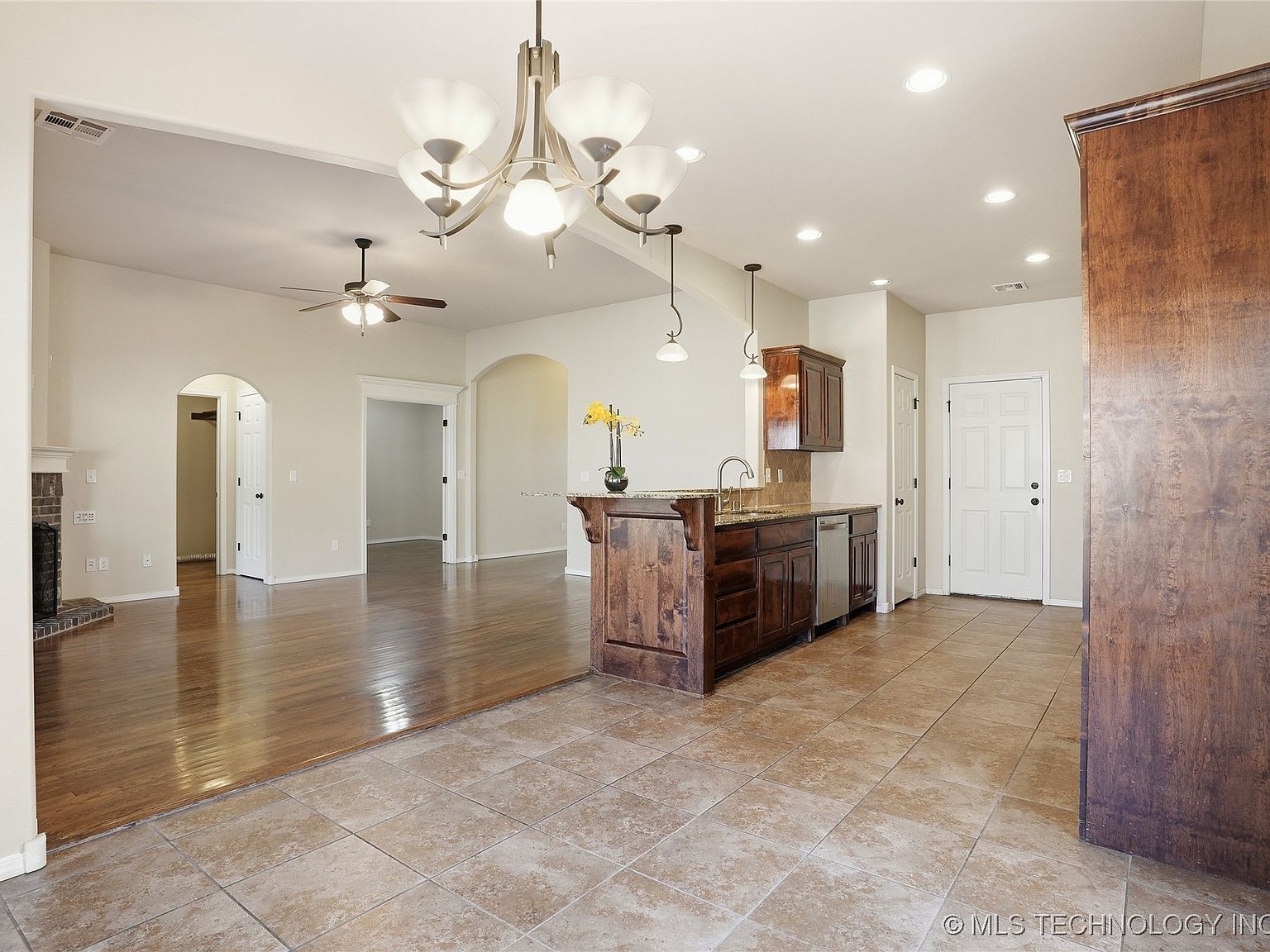 1809 W Woodbury St N, Broken Arrow