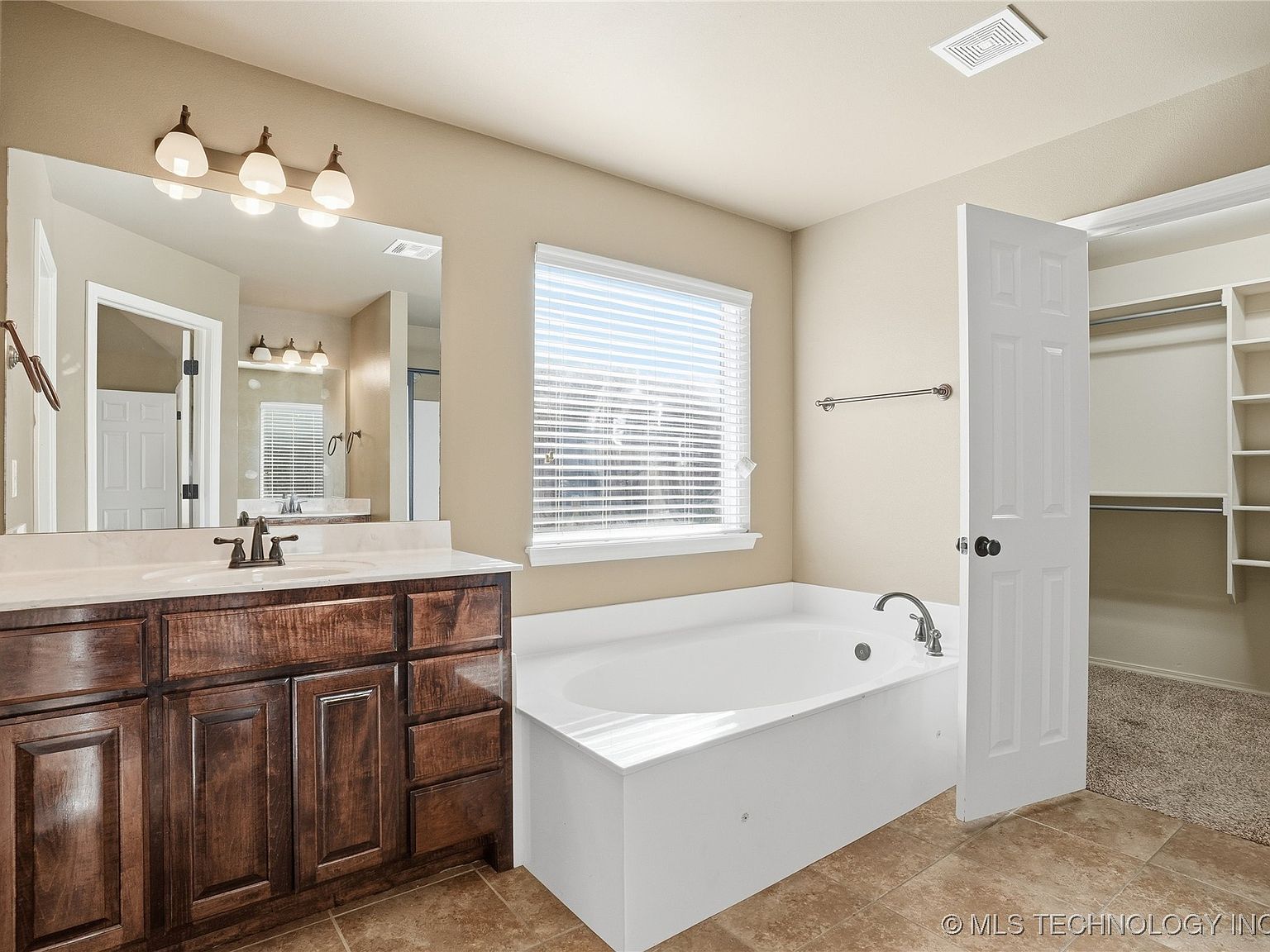 1809 W Woodbury St N, Broken Arrow