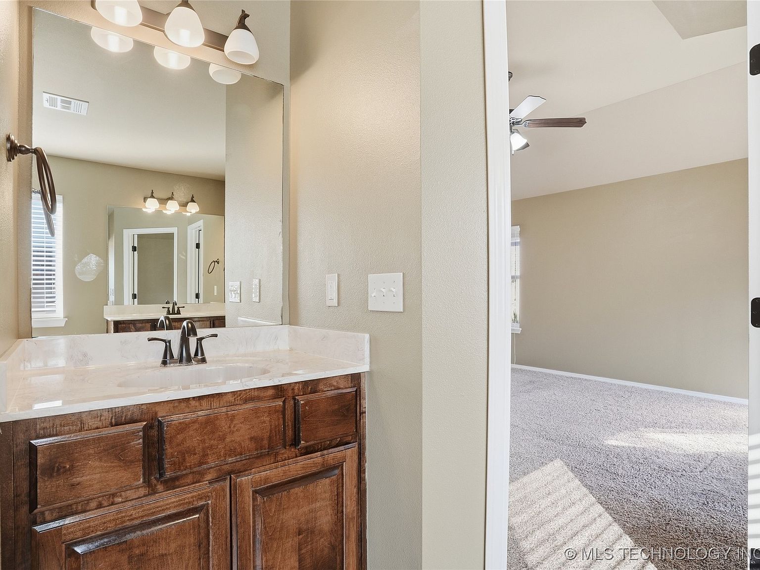 1809 W Woodbury St N, Broken Arrow